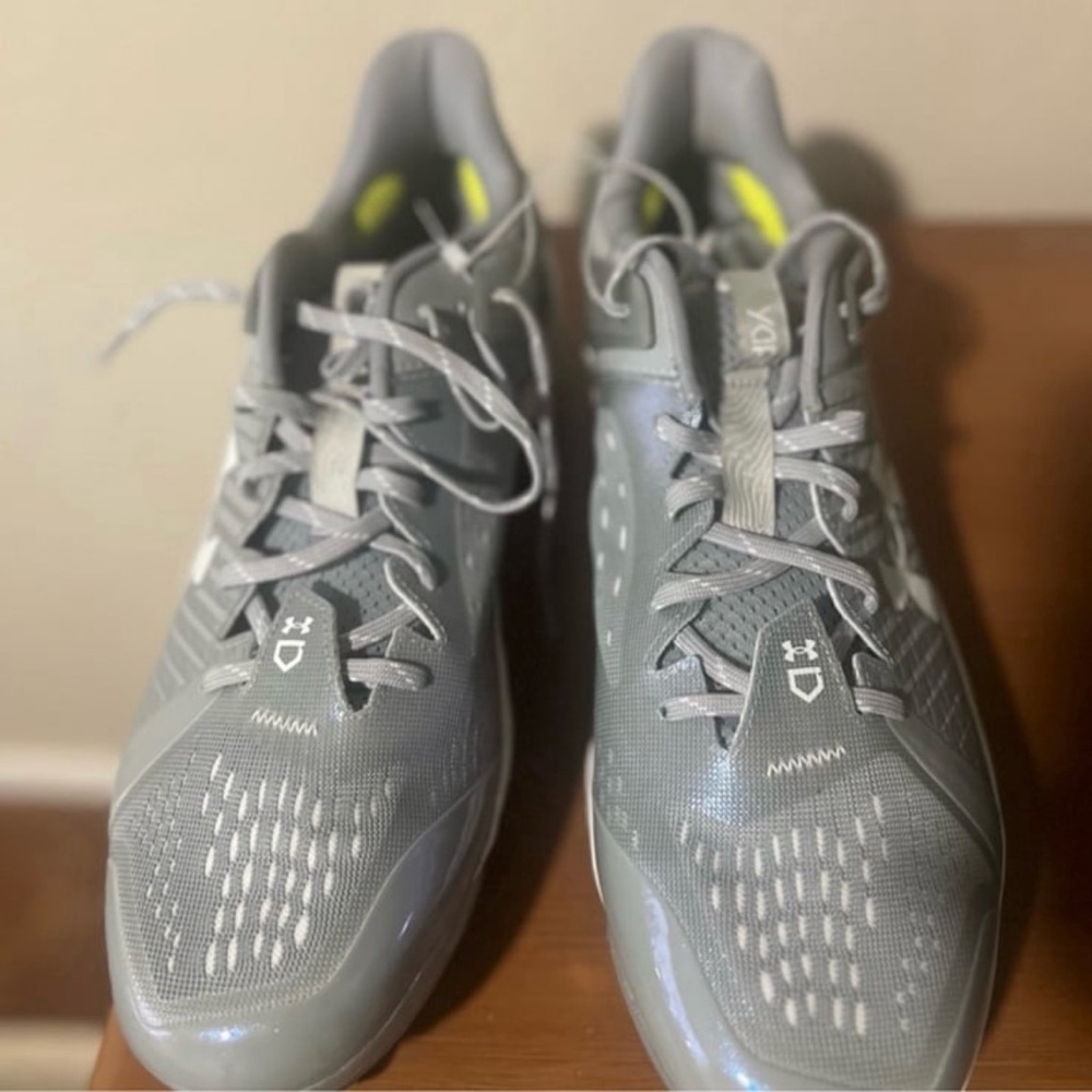 Under Armour Yard Low MT Gray Baseball Cleats w/ Cushioned Midsole
Size 15